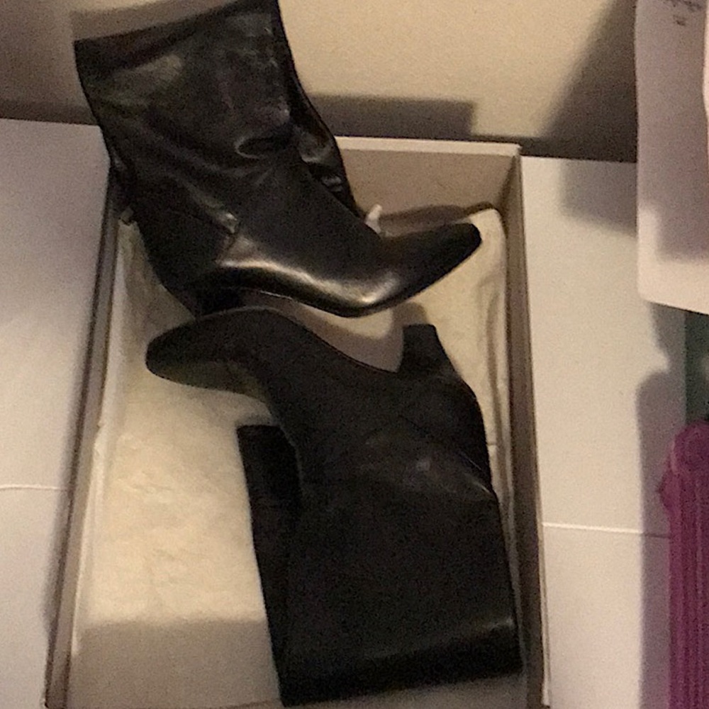 Ladies Hana Mackler boots, gently worn